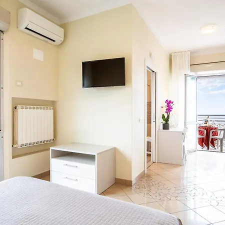 Lungomare Otel 3*