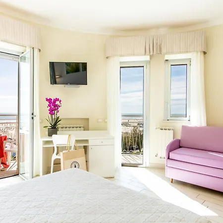 Otel Lungomare 3*