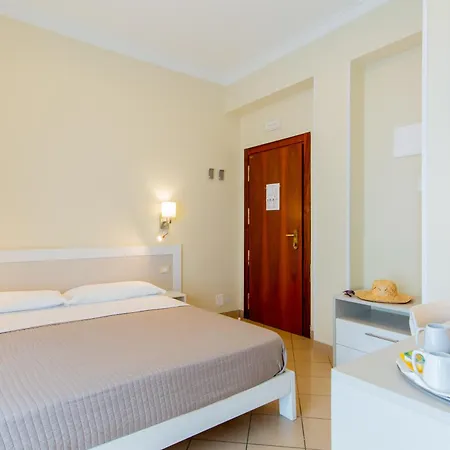 Lungomare Otel 3*